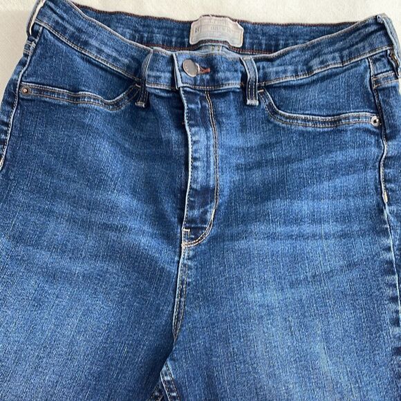 Free People size 31R or size 8 high rise jeans - Picture 3 of 9